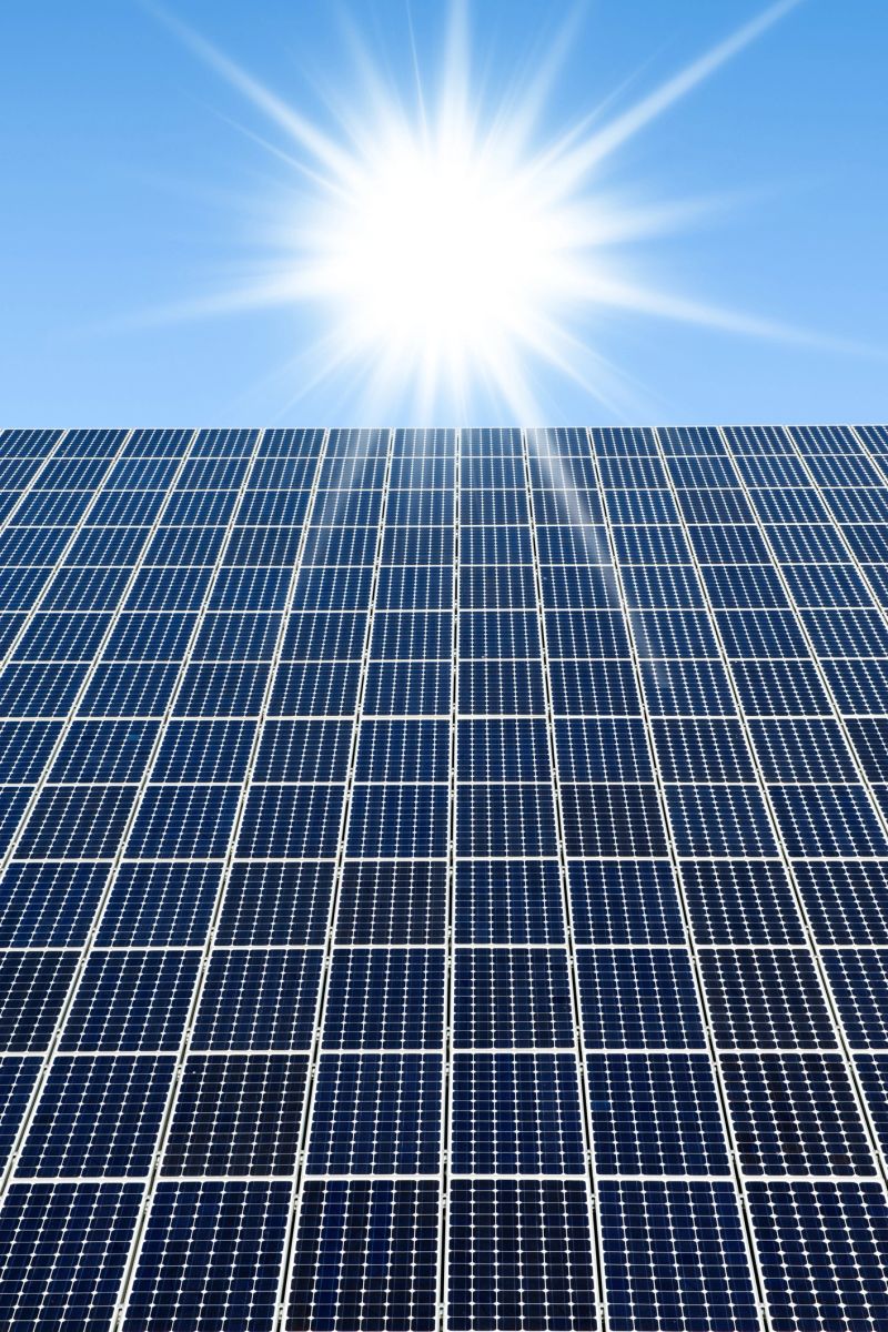 Solar panel against a blue sky and a nice sunburst - erneuerbare Energie