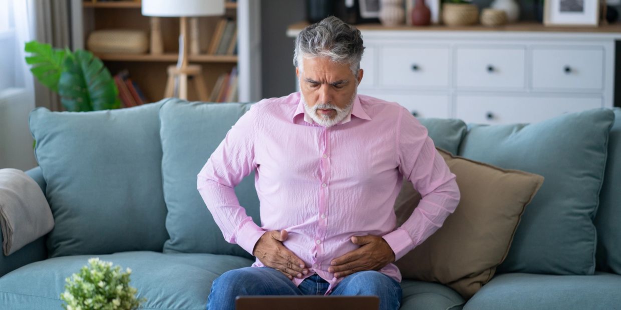 Hombre con retención urinaria y dolor en hipogastrio