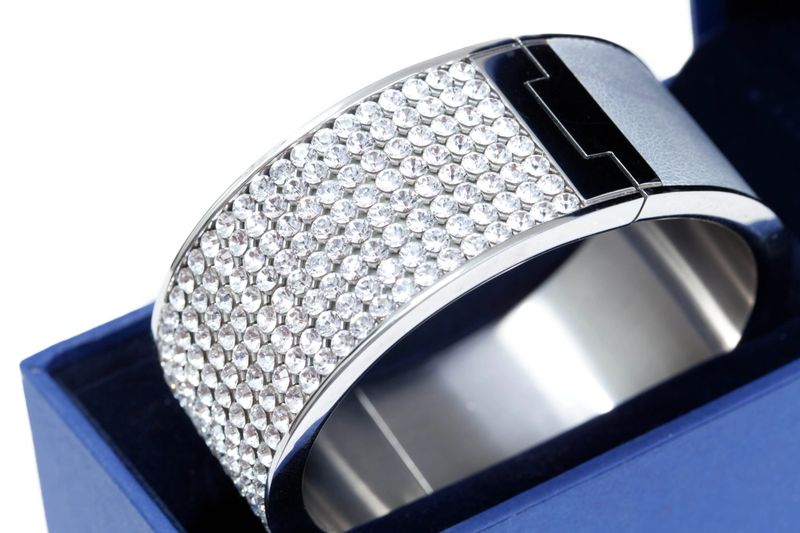 Diamond bracelet with silver leather band, in a gift box