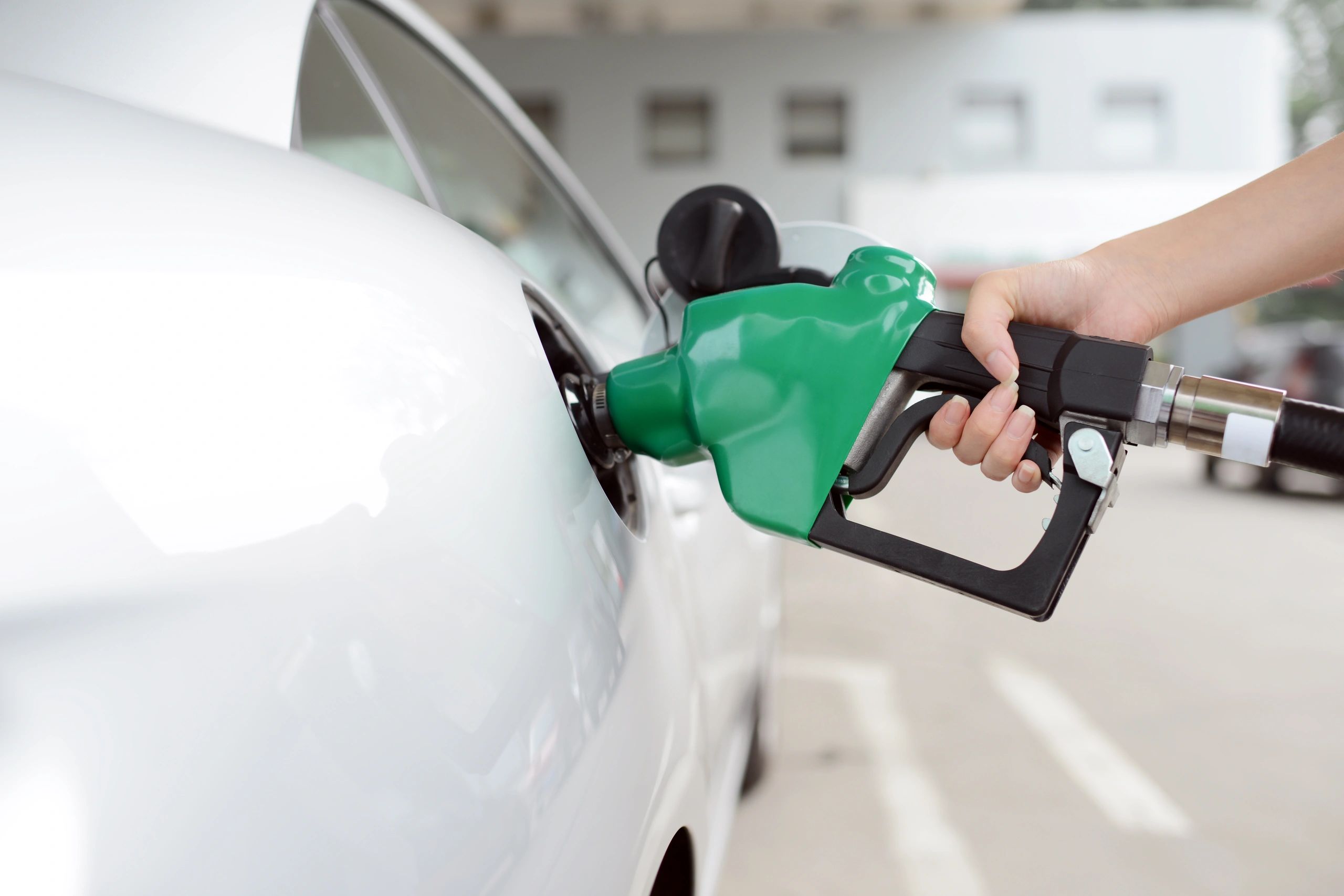 How to Save Fuel While Driving