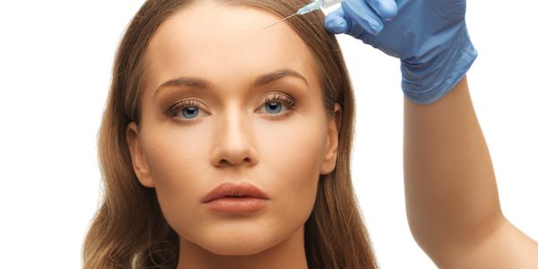 Aesthetic wrinkle-relaxing treatment of the forehead.