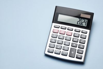 Home cleaning services cost calculator image.