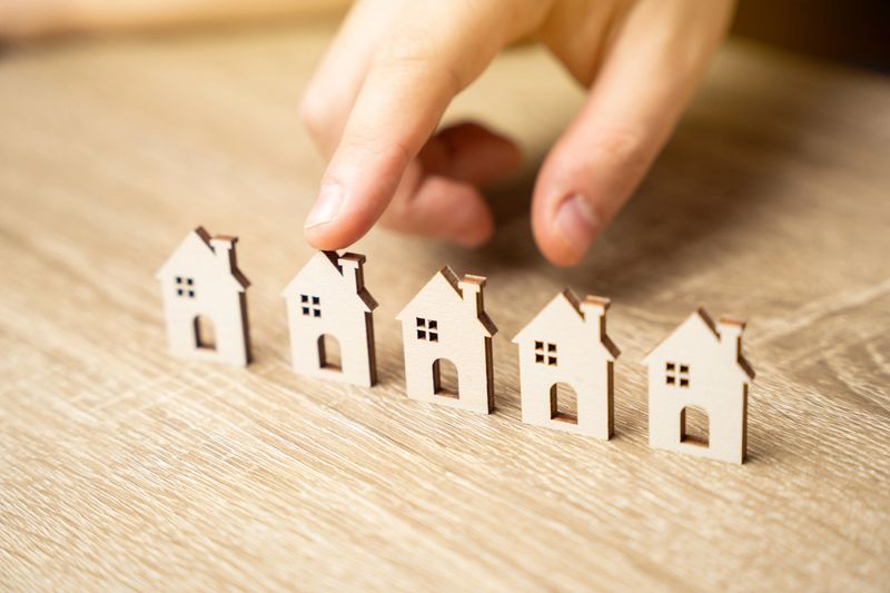 Select a house from the options. Guidance and help to navigate the different mortgage options. Comparing interest rates and fees. Choosing the best mortgage on the market.