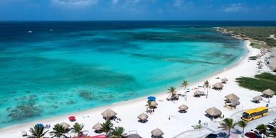 White sand beach and clear blue water in Aruba 