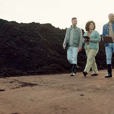 Decorative image: People walking with a clipboard in their hands.