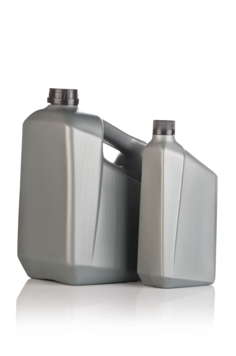 Gallon and Quart of Engine Oil on Reflective White Background. RELATED PHOTOS ON MY LIGHTBOXhttp://i1215.photobucket.com/albums/cc503/carlosgawronski/OilChange.jpg