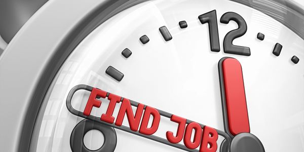 Clock with the words 'FIND JOB'.