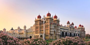 Mysore Palace night view – Bangalore to Mysore tour package by Saraswathi Car Rentals.