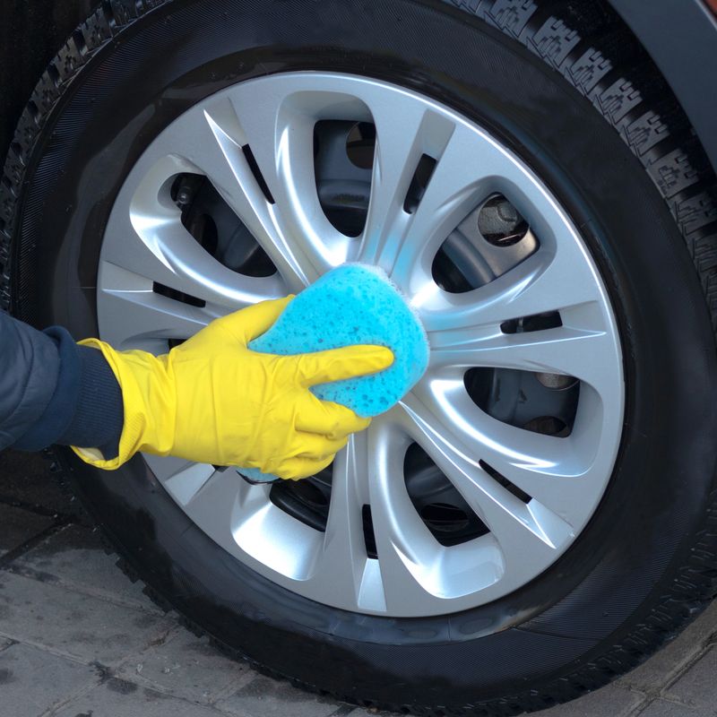 Additional car wheel washing with a foam sponge