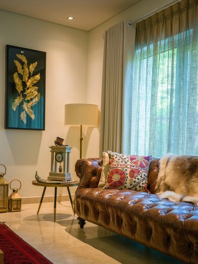 High-quality wall painting & wallpaper for stylish interiors.
