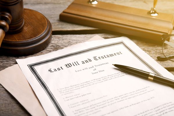 Last will and testament document with pen and gavel.
