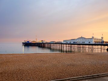 Taxi brighton to Gatwick 
Transfer service brighton to Gatwick 
Cheap taxi to gatwick from brighton