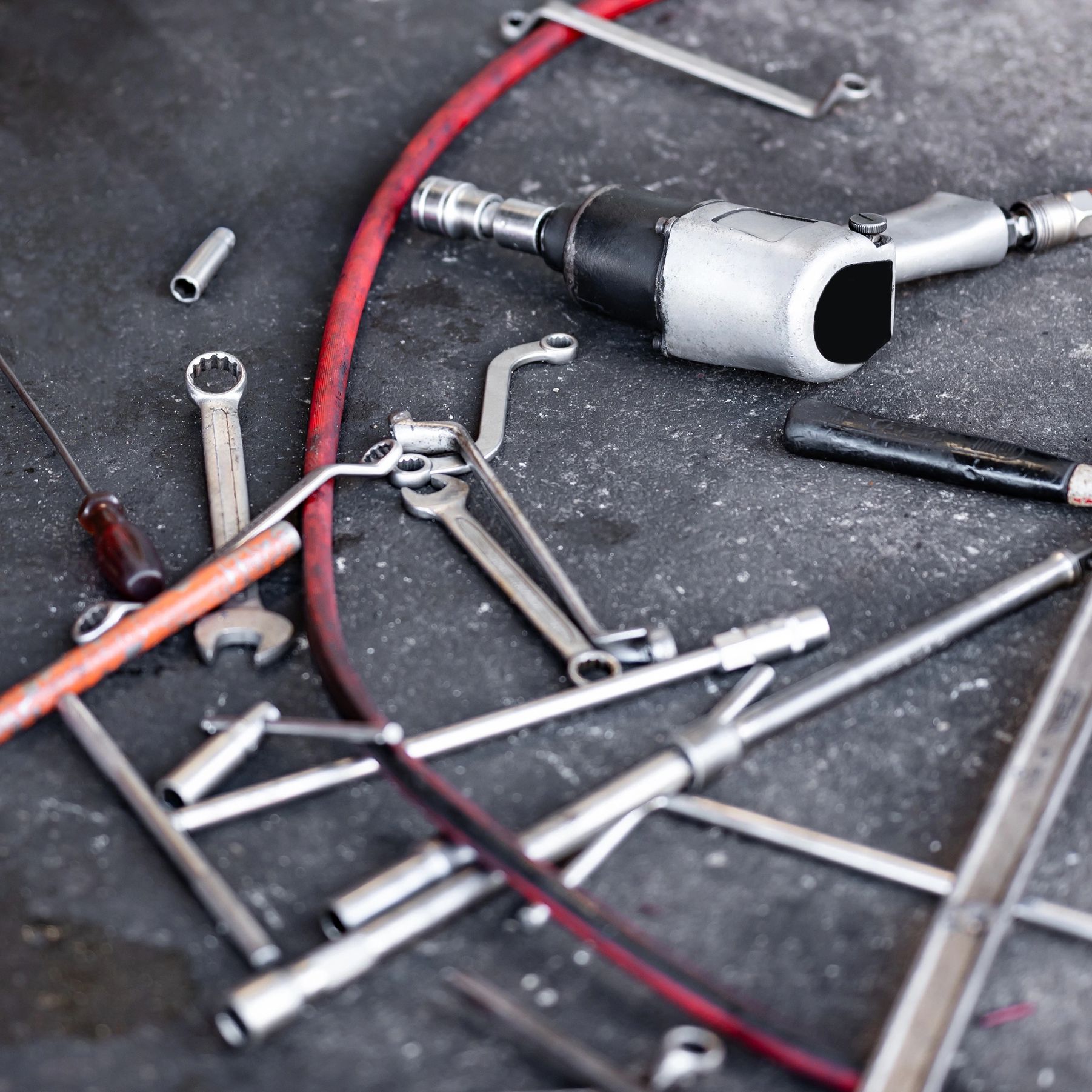 alt="auto repair tools auto mechanic quote free calculator"