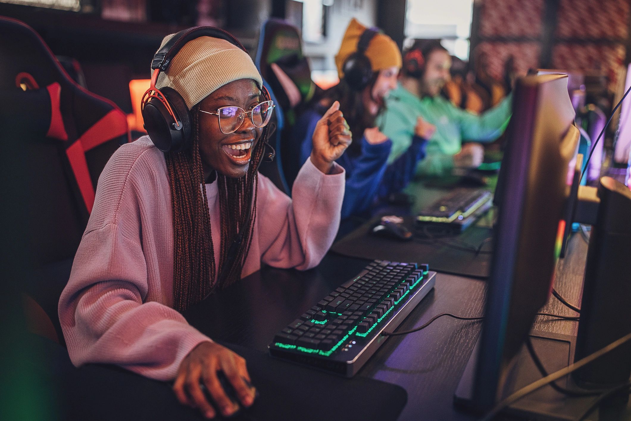 Excited gamers celebrating a win in a gaming tournament in Juraganolx789