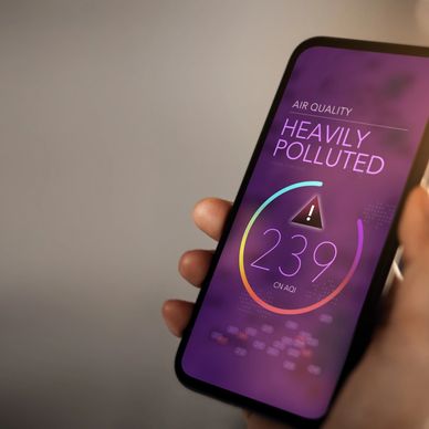 Smartphone displays air quality as heavily polluted with AQI 239.