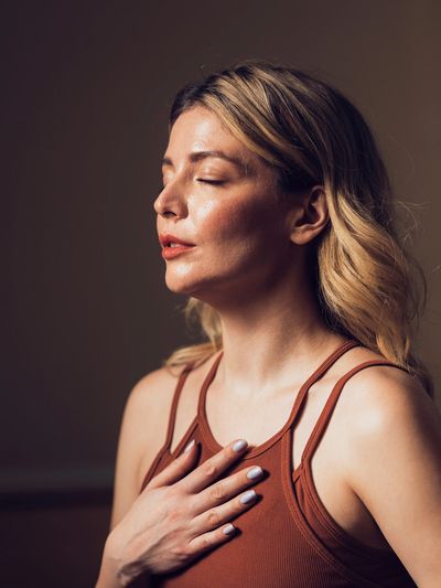 Woman experiencing anxiety, anxiety therapy in Mashpee MA on Cape Cod