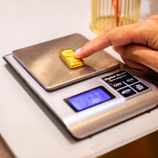 Goldweight machine