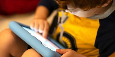 child using speech generating device on iPad