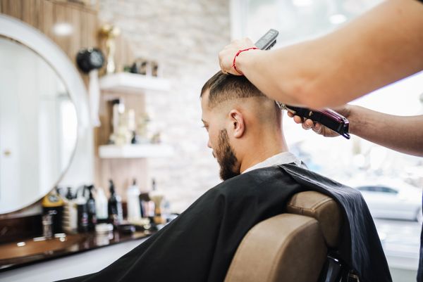 fade haircut 
fade specialist 
luxury men’s haircut 
men’s grooming 
professional men’s haircut 