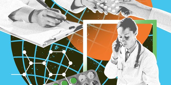 grupo de médicos debatiendo un caso