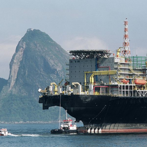 Buque de carga de combustible 