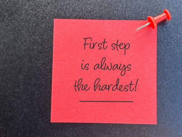 Success quote on red sticky note.