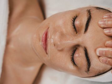 Client receiving an express facial in Everett, WA at Autumn Noel Esthetics. 