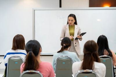 Woman teaching a class of attentive students.