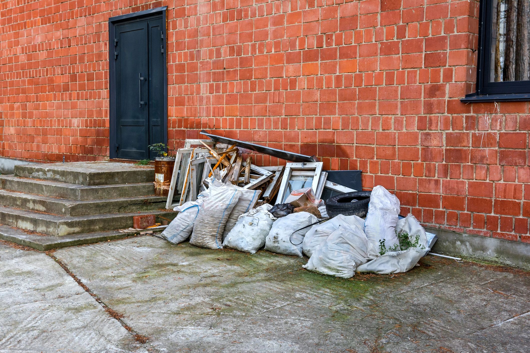 Cheap & Efficient Junk Removal in Saint-Laurent