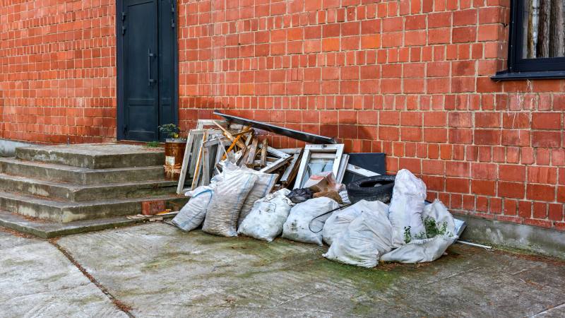 Cheap & Efficient Junk Removal in Saint-Laurent