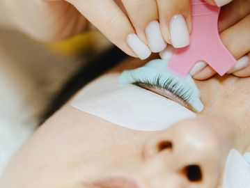 Woman getting a lash lift near me in Everett, WA at Autumn Noel Esthetics