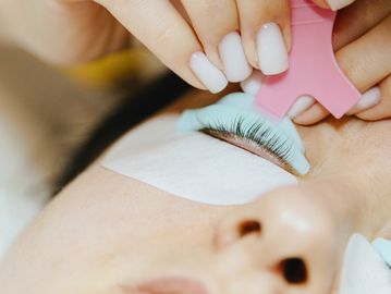 Woman getting a lash lift near me in Everett, WA at Autumn Noel Esthetics