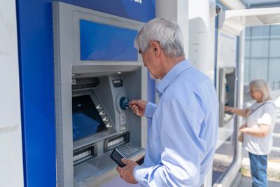 Advogado bancário, advogado revisão de contratos bancários, advogado defesa em processo de banco.