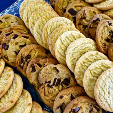 Assorted rows of chocolate chunk and sugar cookies.