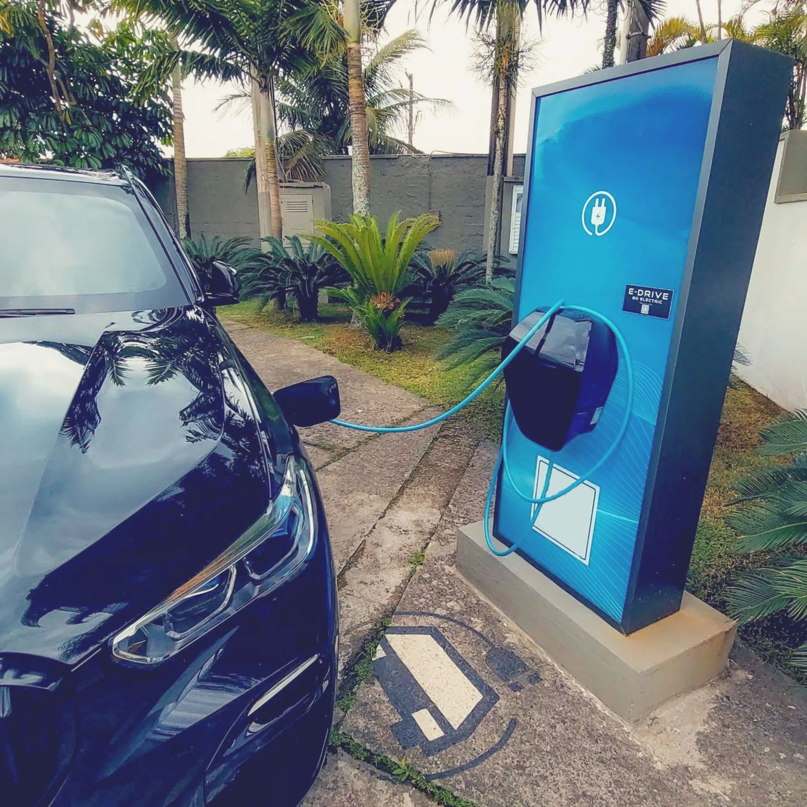 Busy UK retail destination attracting new customers with on-site EV charging