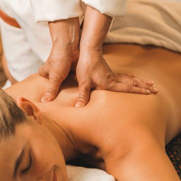 Man receiving a relaxing shoulder massage.