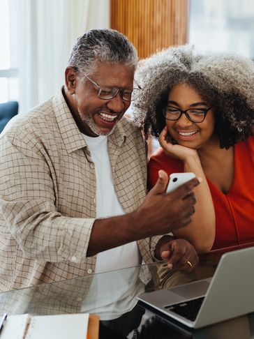 Seniors receiving personalized tech assistance at home