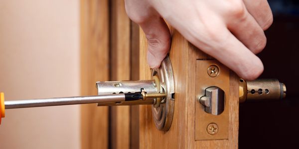 Door Closers Panic Hardware Door Alarms Key Control Keyless Entry Key Systems
Safe & Lock Medeco