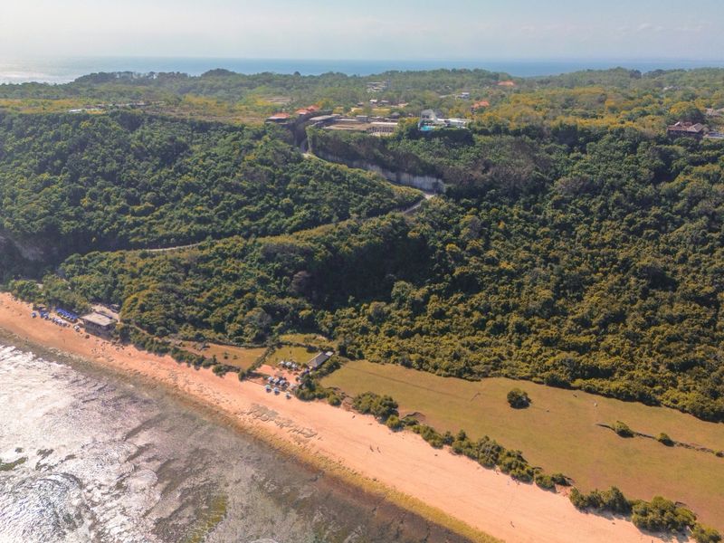 One of the cleanest and most beautiful beaches in Uluwatu, South Bali.