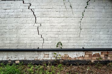 major cracks 