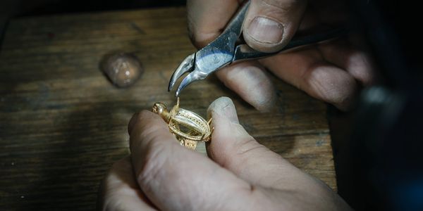 Jeweler making custom jewelry in Bethlehem