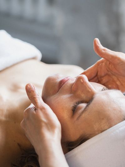 Soins du visage avec les produits Laboratoire Dr Renaud pour bien-être par Marie Thibault