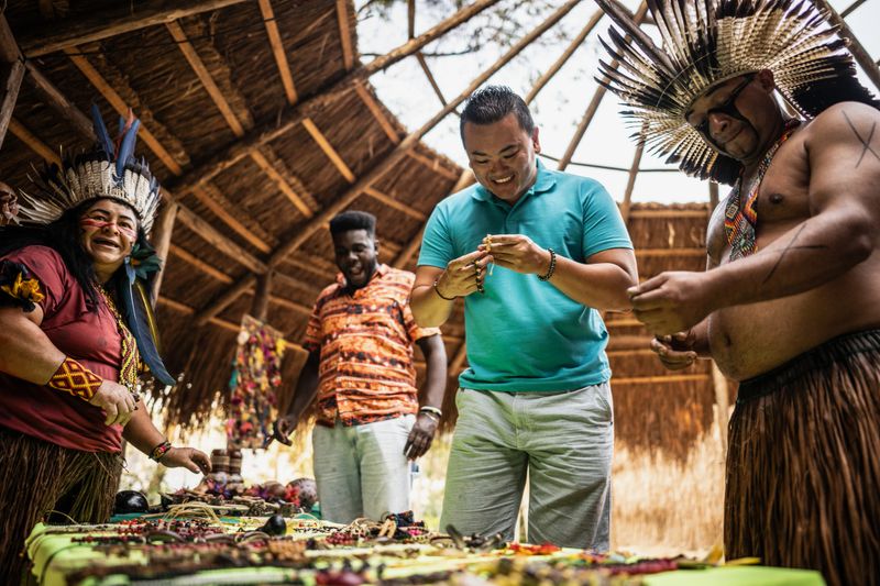 Tourists choosing indigenous souvenirs during visit to the Wassú Tribe