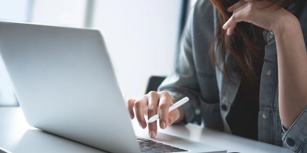 Individual using Dyspute.ai to resolve a legal claim