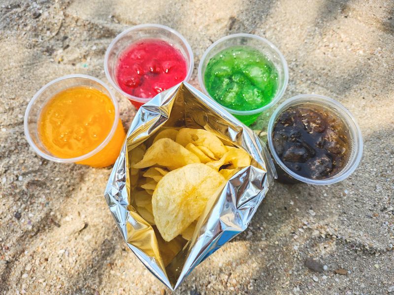 Potato chips and soft drink