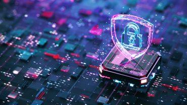 Digital padlock hologram above a microchip, symbolizing cybersecurity.