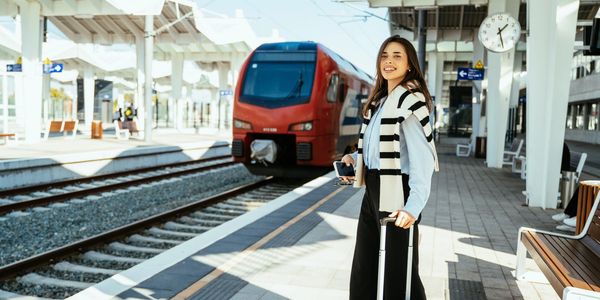 Spring travel outfit Europe