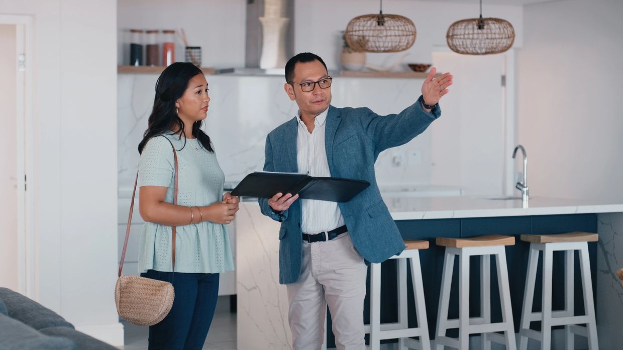 Real estate agent showing a woman a modern kitchen during a house tour. business insurance coverage
errors and omissions insurance
professional liability insurance
