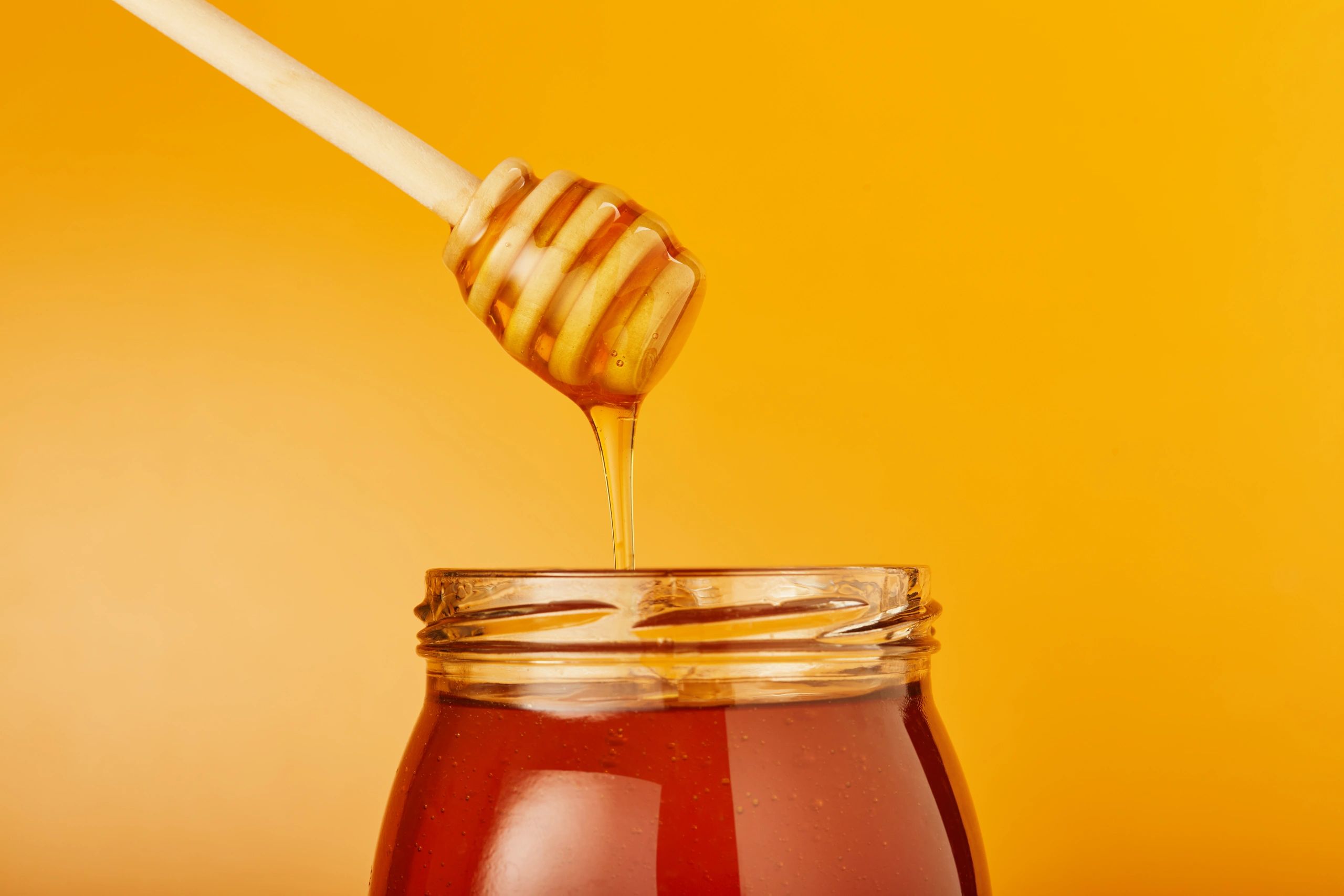The Benefits of Local Raw Honey for Health and Environment