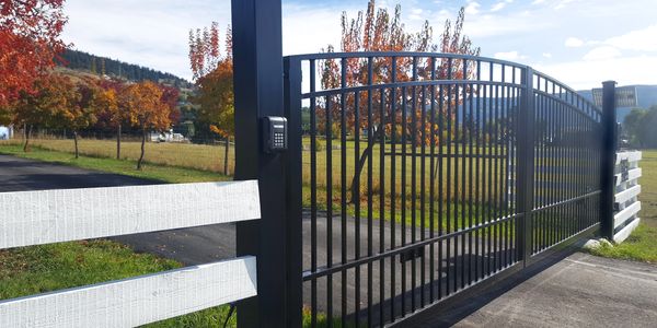 Electric fence gate